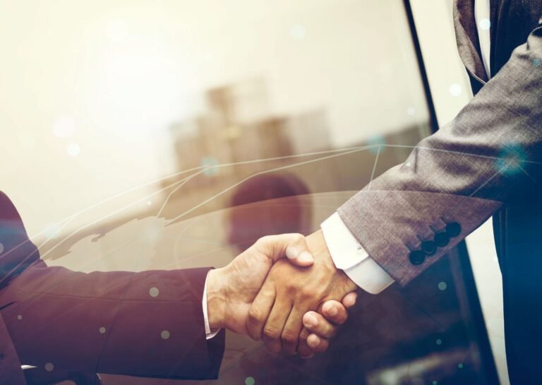 Dubai life coach shaking hands for commitment